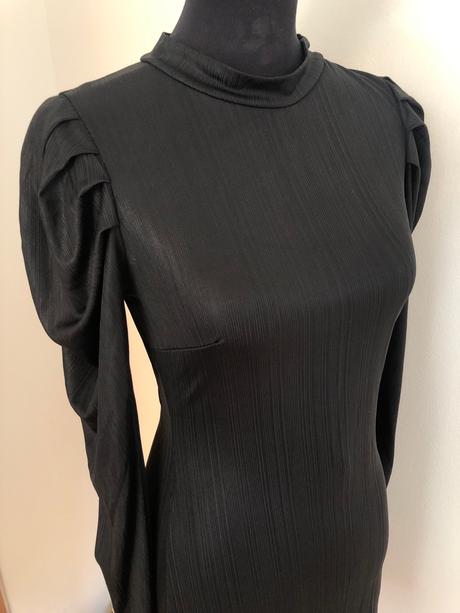 Šaty obtiahnuté, m