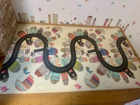 Podložka na hranie vibrant villag skip hop,