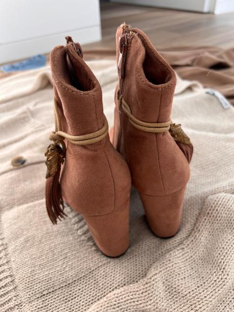 Ružové semišové botičky, 36