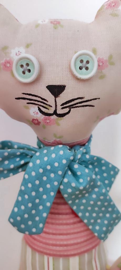 Ručné šitá mačička 35cm,