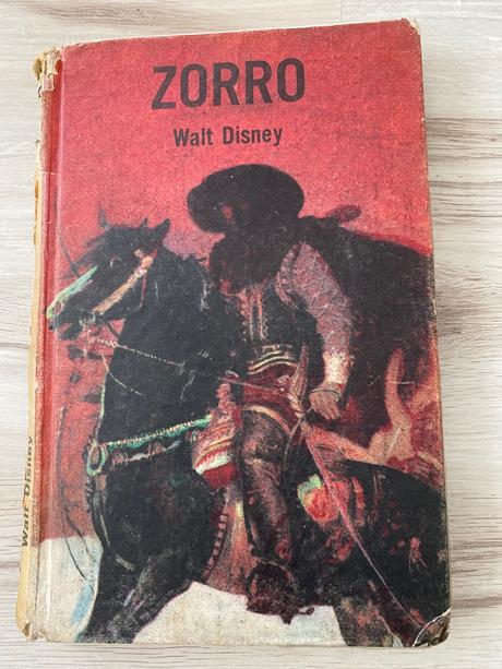 Krásna stará retro kniha walt disney zorro 1971,
