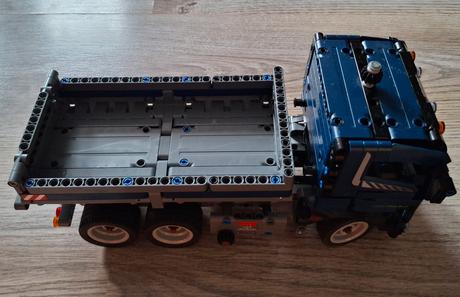 Lego technic 42203 vyklápací nákladiak,