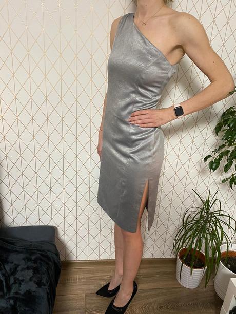 Spoločenské šatičky na jedno rameno, s