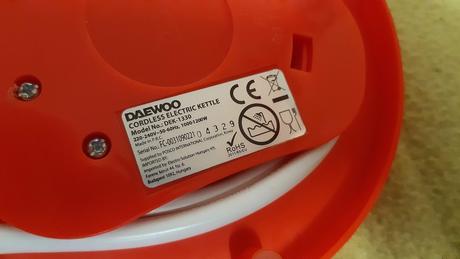 Predám rýchlovarnú kanvicu., 