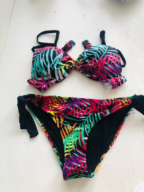 Dvojdielne plavky farebné, s