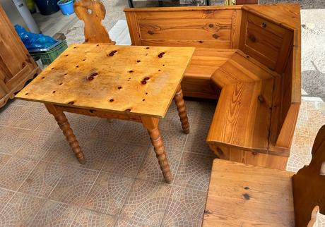 Devenna suprava lavica, stol, 2x stolicka a skrina,