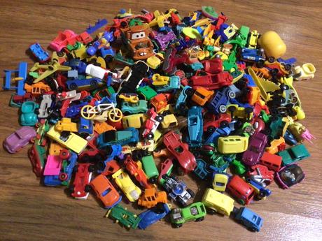 Malé autíčka z kinderiek, 