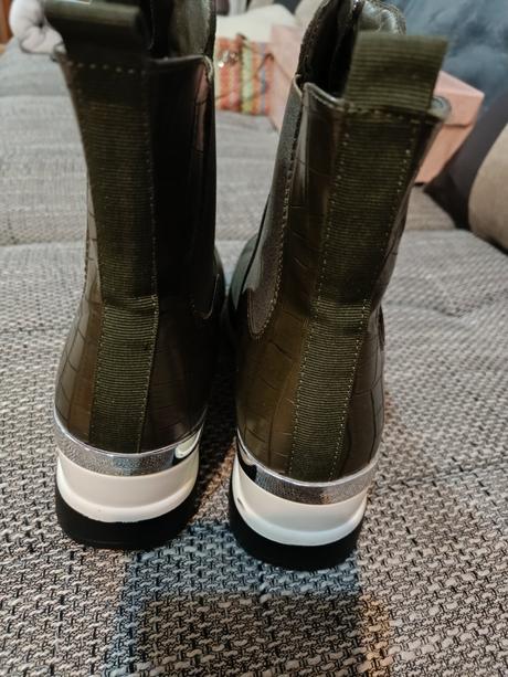 Krásne prechodné topánky na úzku nohu 40tky, 40