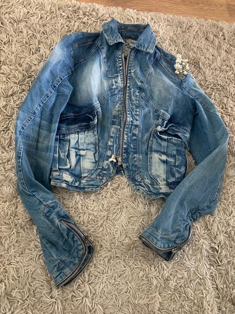 Dámske oblečenie, s