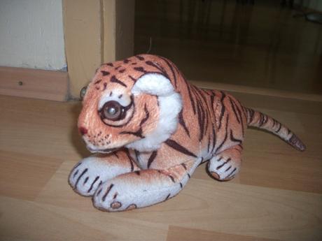 Tiger so svietiacimi ocami na baterky, 