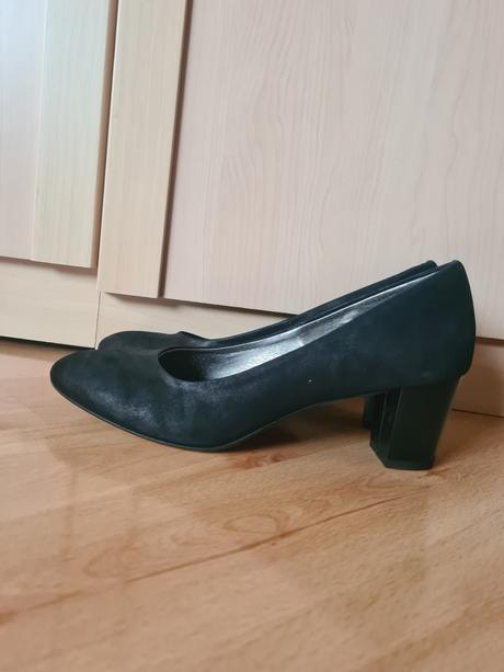 Čierne lodičky, 39