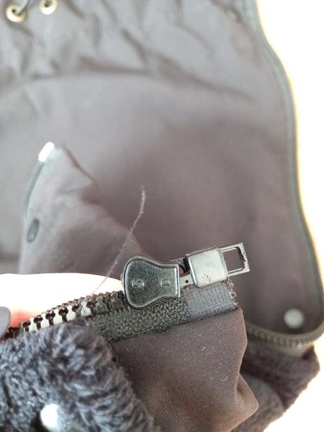 Vsadka na nosenie s nakrcnikom. 2 druhy zipsov, 