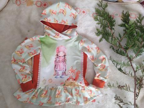 Mikina s dievčatkom a veveričkami, 104