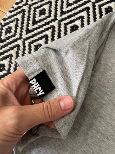 Šedé tričko s motívom, s