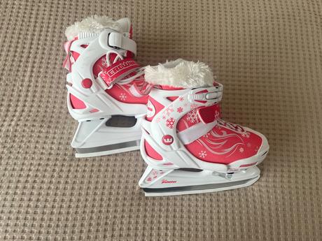 Dievcenske korcule, crowned,32