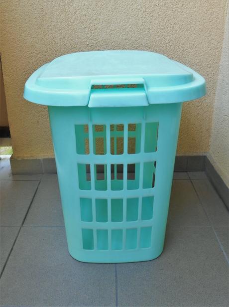 Plastový kôš na špinavé prádlo,