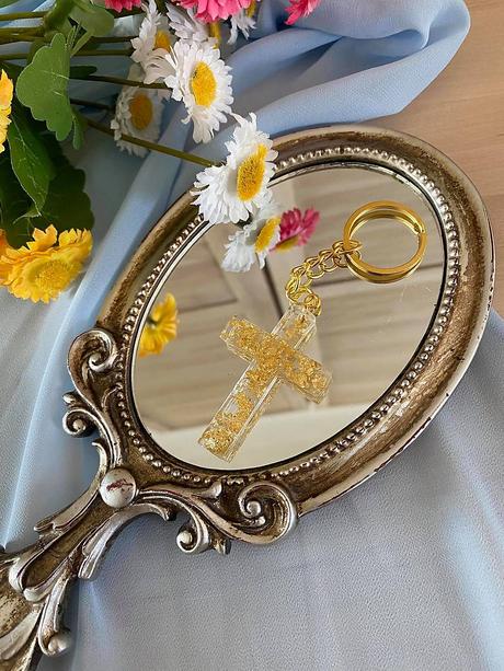 Ručne vyrobené živicové kľúčenky, 