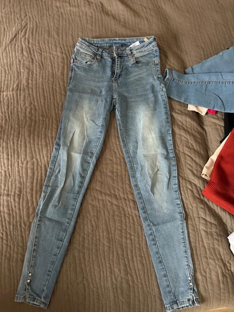 Dámske oblečenie, s