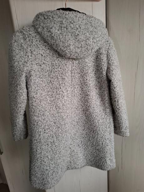 Kabát pre parádnicu, 140