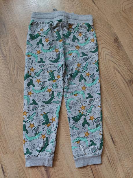 Tenšie tepláky, 104