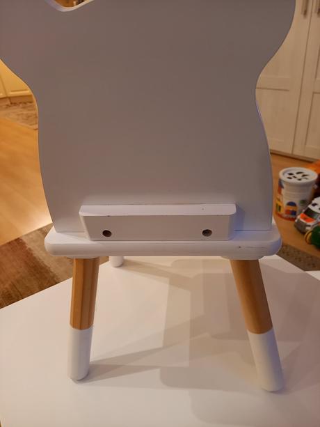 Stôl s 2 stoličkami ako nové, 