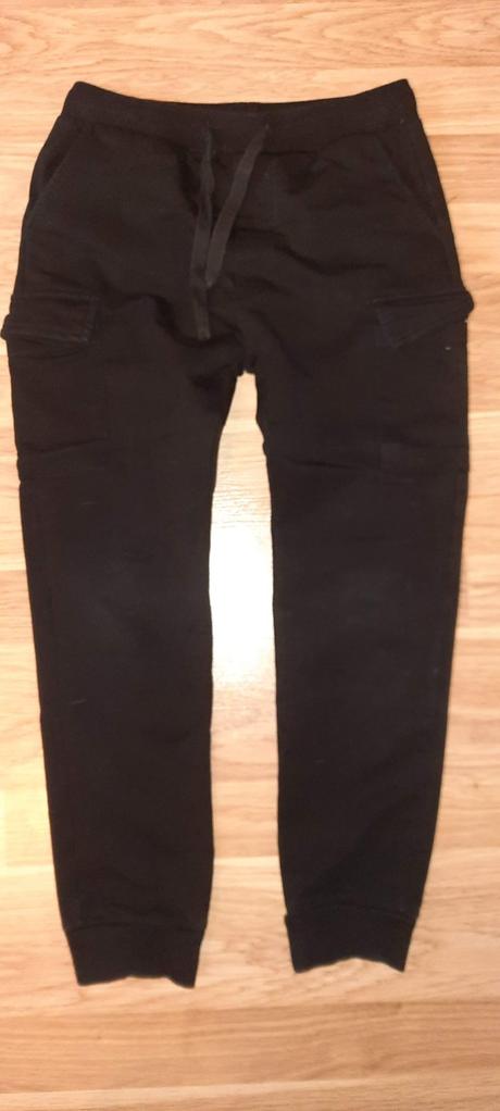 Cierne teplaky c.146, gate,146