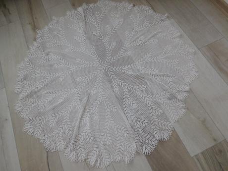 Biela okrúhla dečka háčkovaná, 