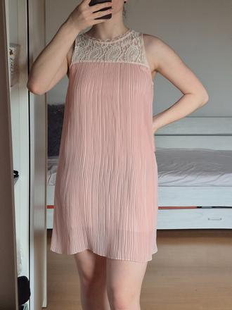 Gate  plisované bledorúžove šaty s čipkou gate (s), gate,s