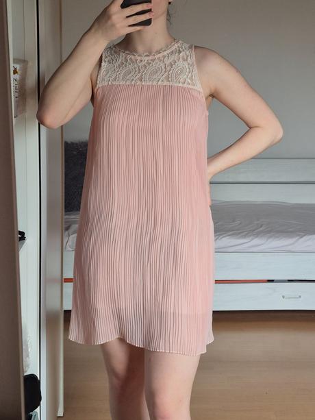 Gate  plisované bledorúžove šaty s čipkou gate (s), gate,s