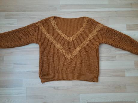 Svetrík s výstrihom do tvaru v, l