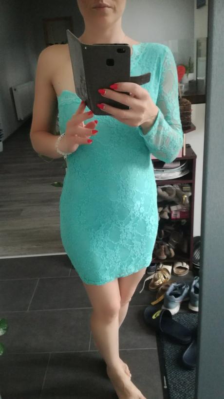 Krásne čipkované šaty, s