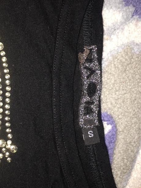 Tričko s peknou aplikáciou, s