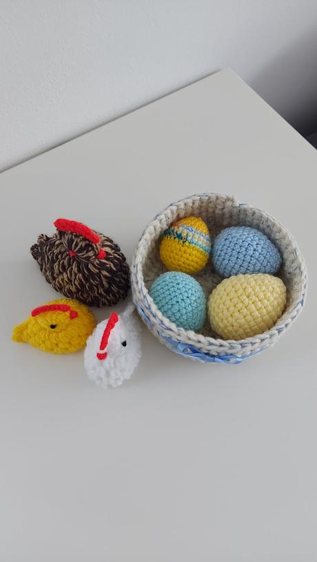 Veľkonočná dekorácia s háčkovaným košíčkom 2, 