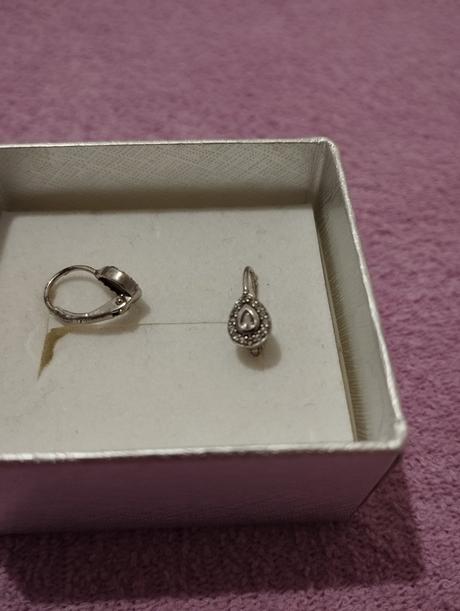 Dievčenské strieborné náušnice, 