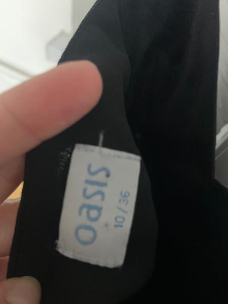 Šaty šedočierne, s