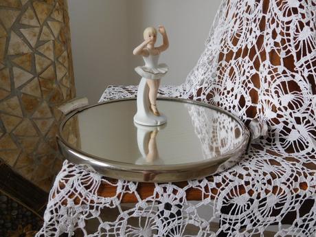 Malá porcelánová baletka,, 