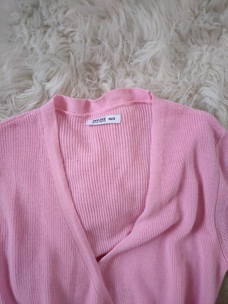 Zavinovaci svetrík, s