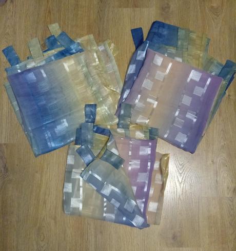 3 tenké silonové závesy,