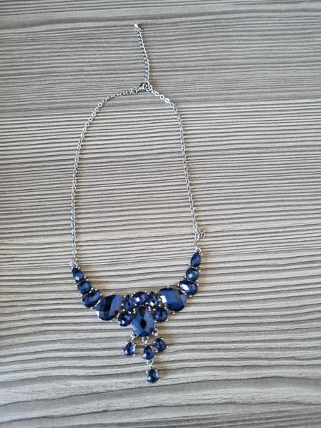 Náhrdelník s modrými kamienkami, 