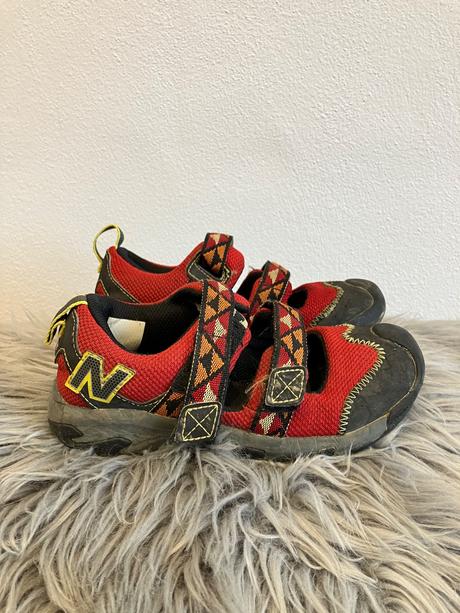 Dievčenské sandále new balance, 33