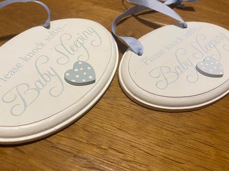 2x baby sleeping - tabuľka, závesna dekorácia,