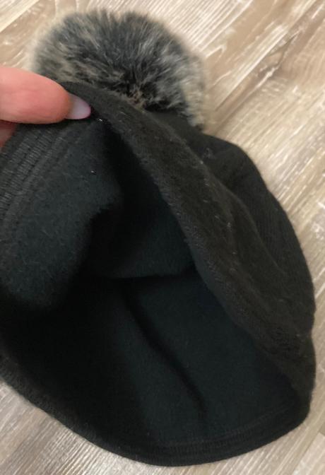 Dámska zimná čiapka s brmbolcom, 