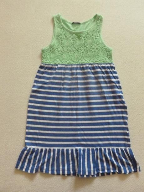 Šaty s čipkou, 134