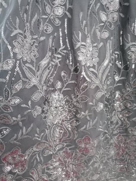 Čierne šaty s flitrami, m