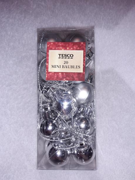 20 malých strieborných vianočných gulí, 
