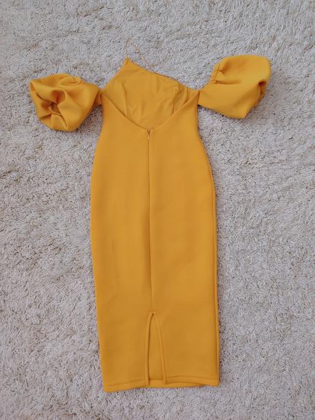 Oranžové šaty s krátkymi puf rukávmi, s