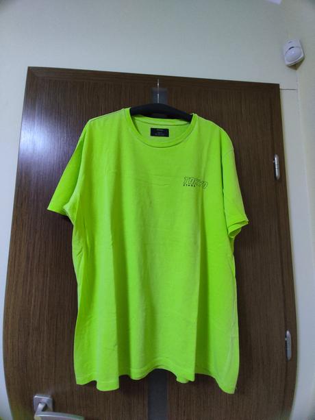 Kriklavo zlte tričko tokyo stage, bershka, vel.s, bershka,s