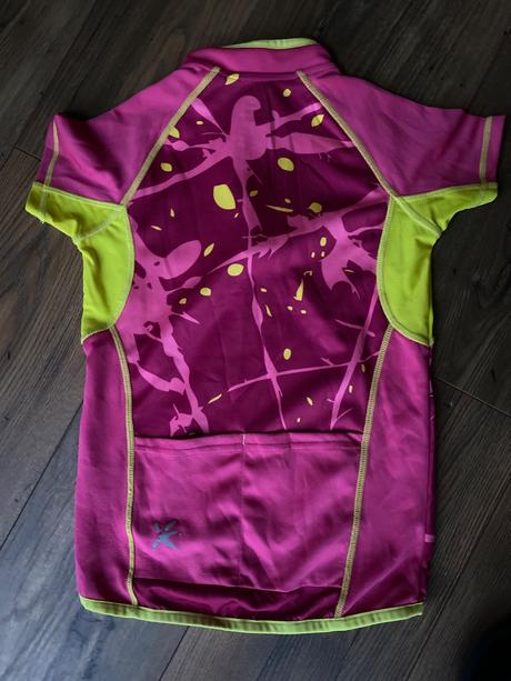 Dievčenské cyklistické tričko, 134