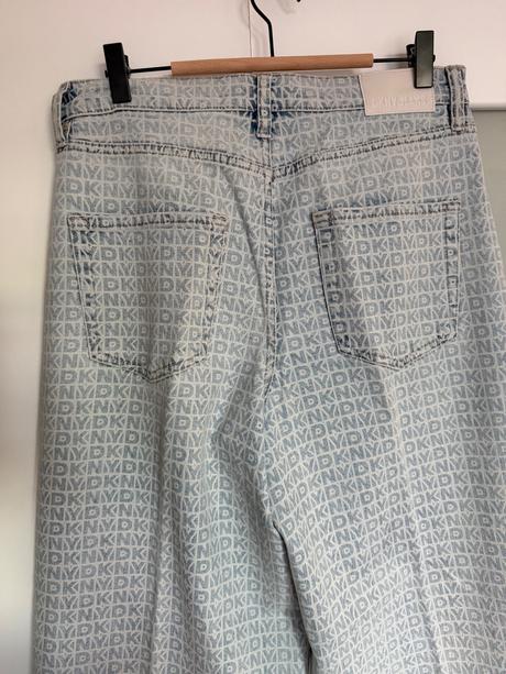 Široké rifle dkny s monogramom, dkny,l