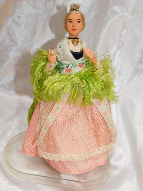 Retro bábika v kroji, 